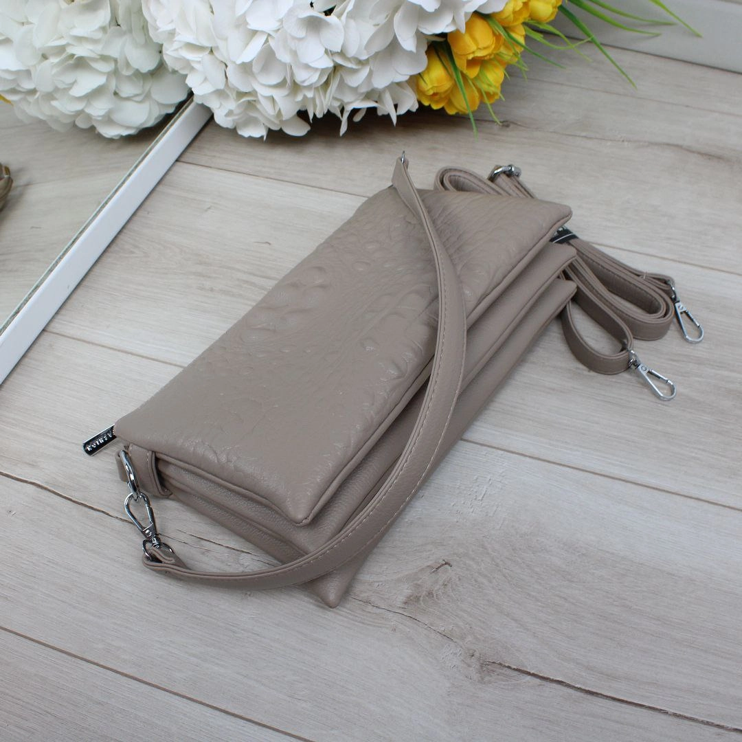 Жіноча сумка беж для шопінг-туру – стильна, універсальна модель екошкіри